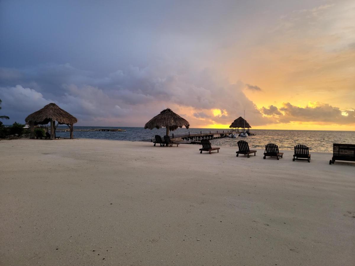 Xanadu Island Resort Сан Педро Екстериор снимка