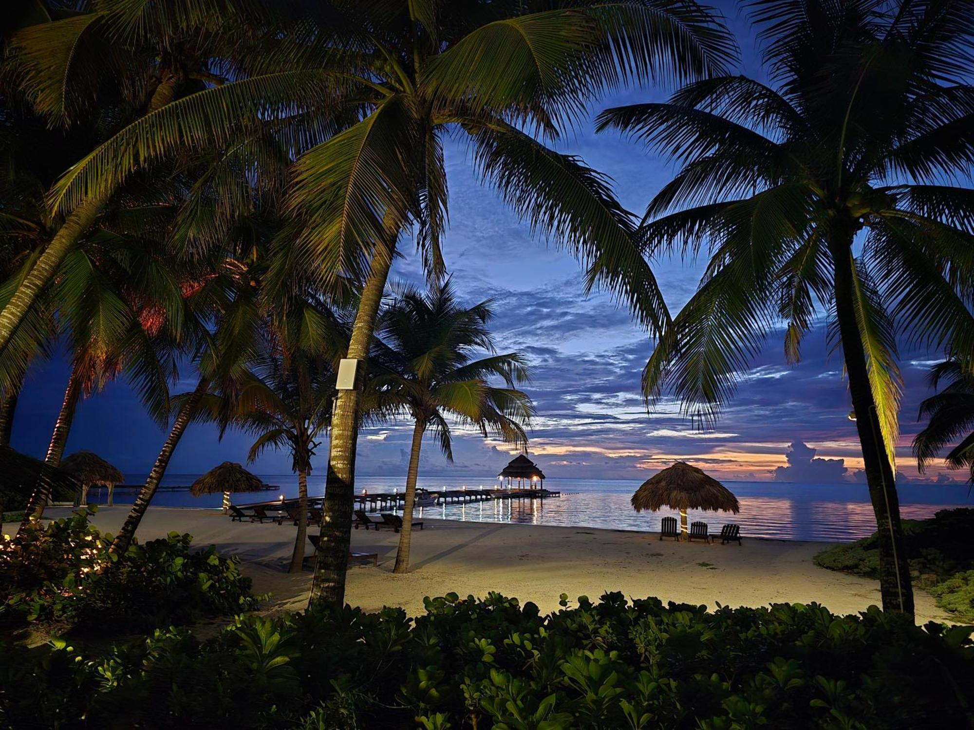 Xanadu Island Resort Сан Педро Екстериор снимка