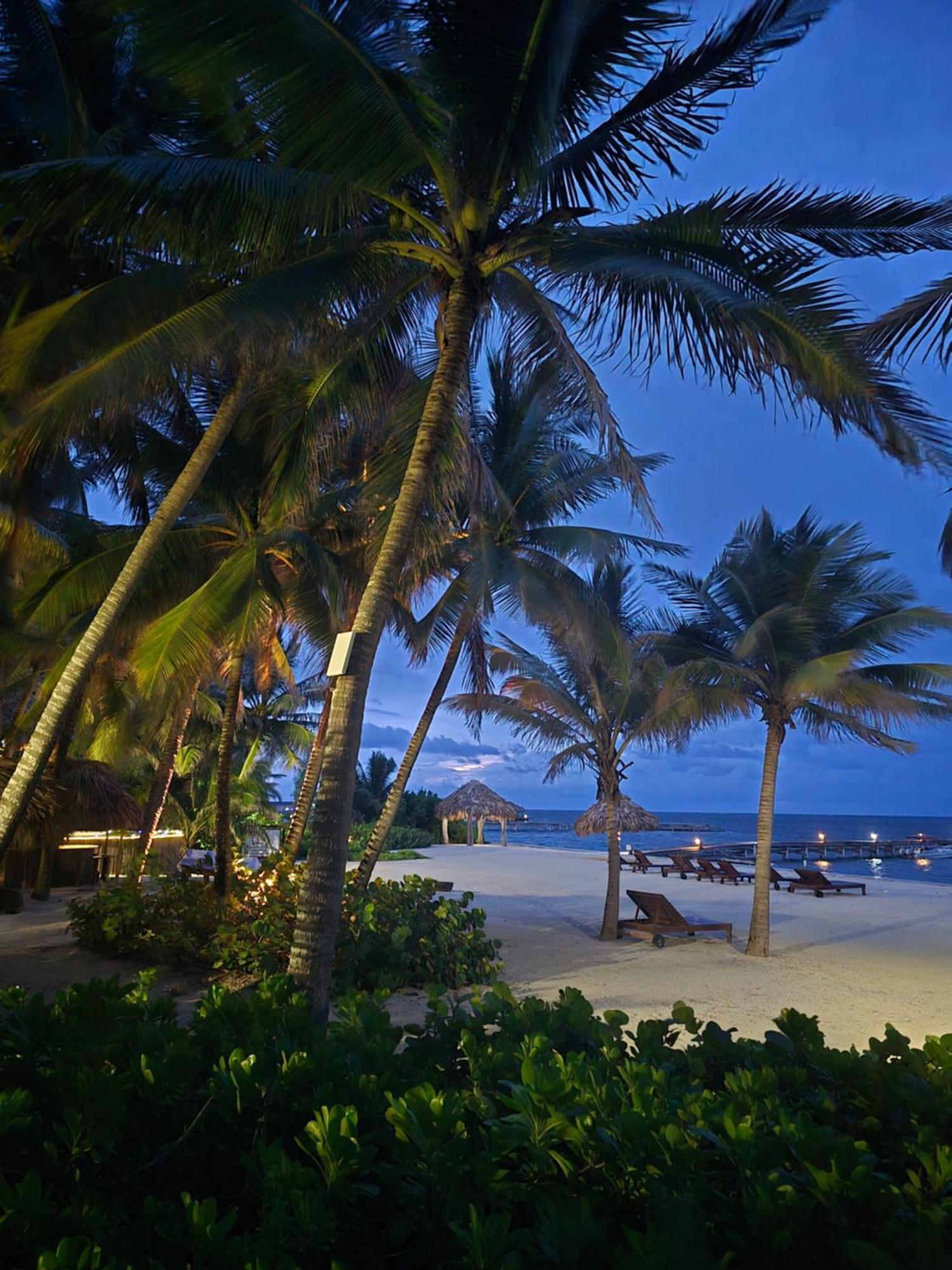 Xanadu Island Resort Сан Педро Екстериор снимка